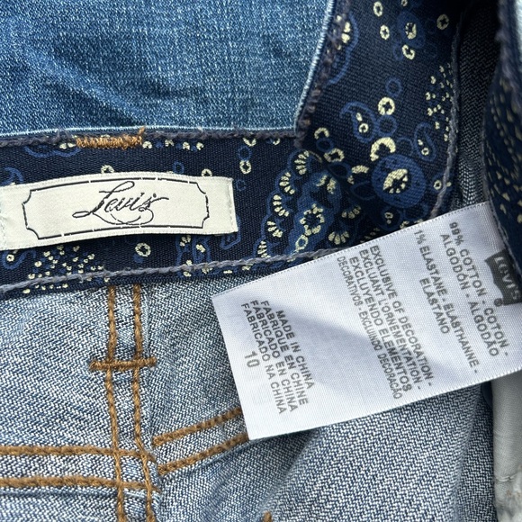 Levi’s Women’s Blue Denim Capri Jeans with Elastic in Waistband Size 10 - Picture 4 of 8